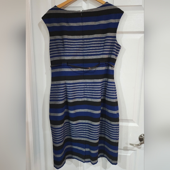 Flattering dress - Picture 2 of 3